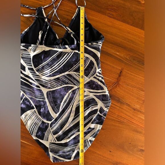 La Blanca Women's  Underwire Cross-wrap One Piece Swimsuit - Picture 6 of 10